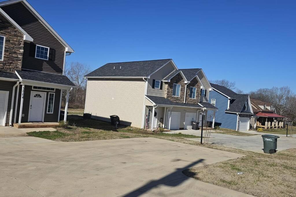 콩코드 Charming & Spacious 3Br House 빌라 외부 사진